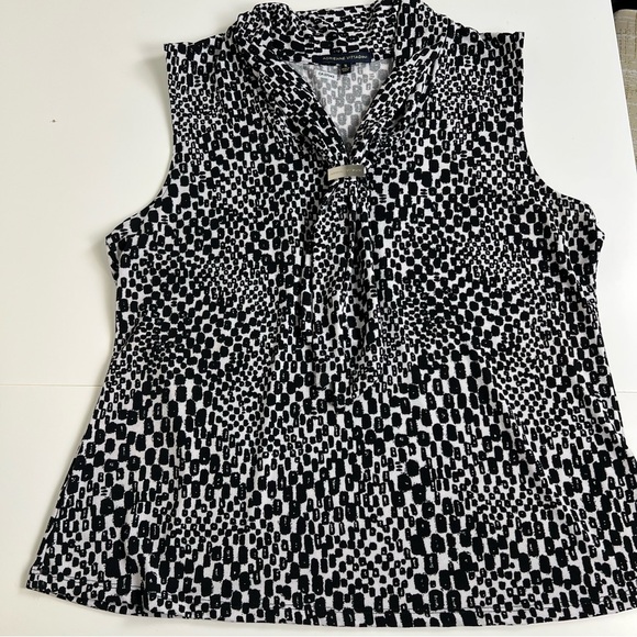 Adrienne Vittadini Tops - Adrienne Vittadini Black and White Patterned Blouse size XL